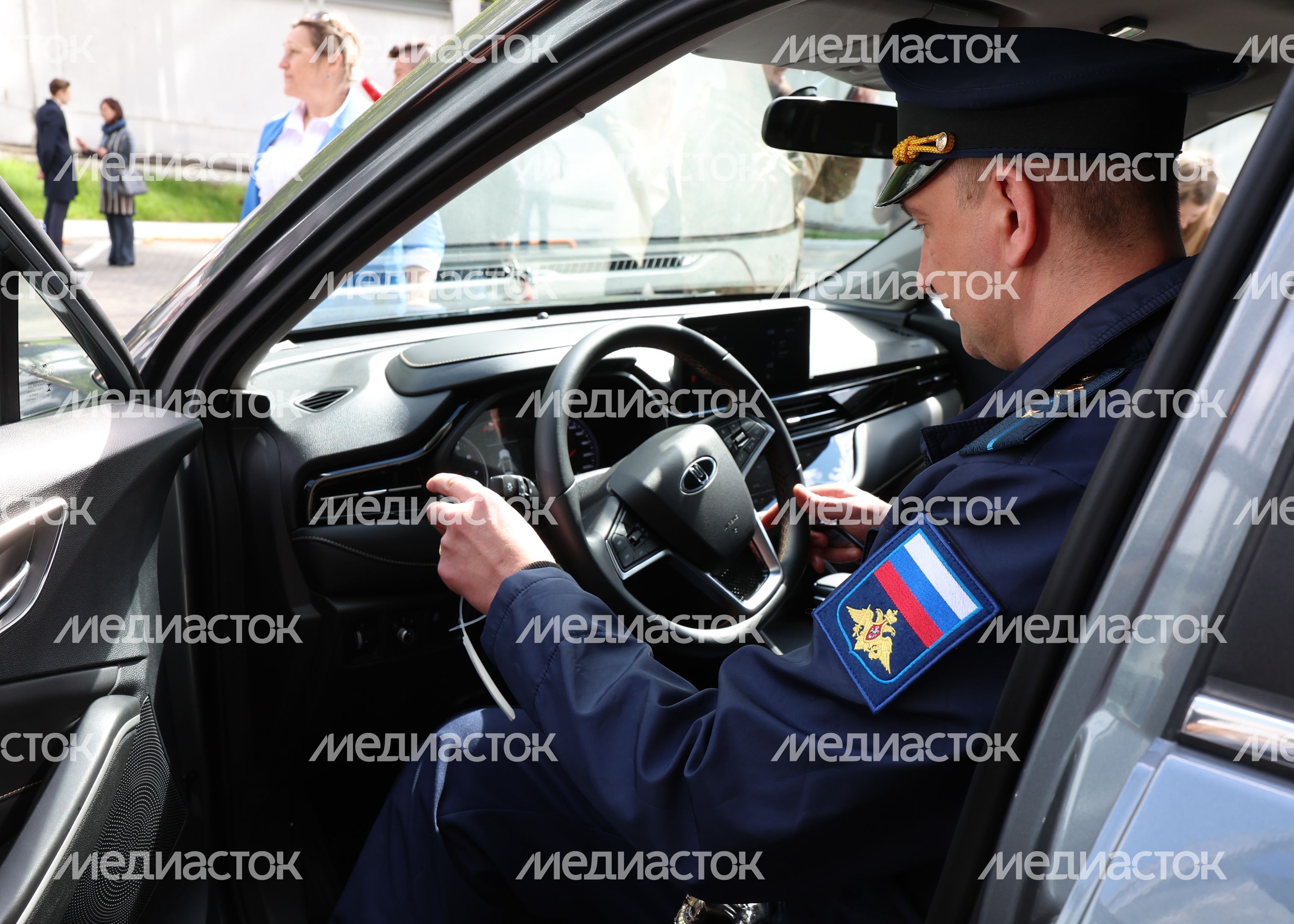 Участникам СВО вручили ключи от автомобилей с ручным управлением Участникам СВО вручили ключи от автомобилей с ручным управлением