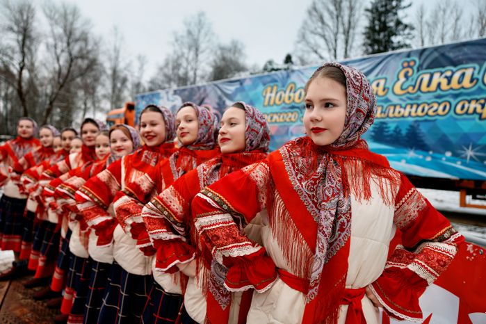 Торжественные проводы главной новогодней елки страны в Москву