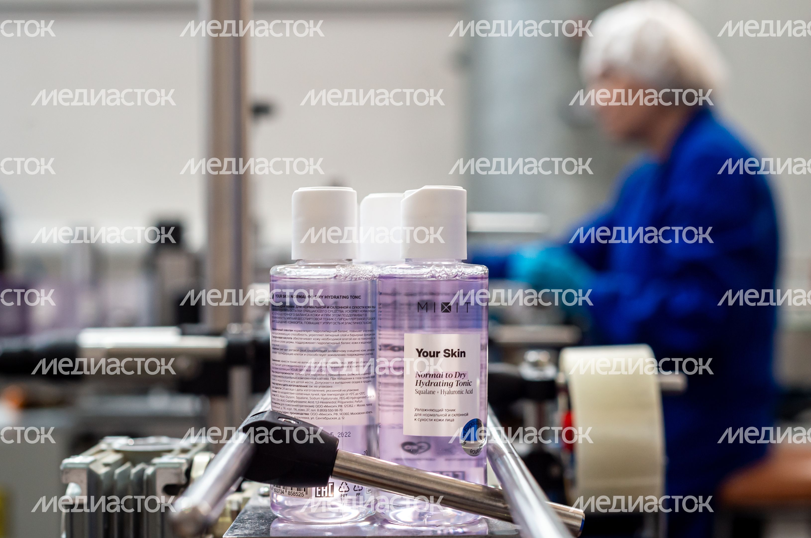 Процесс работы фабрики косметического бренда Mixit