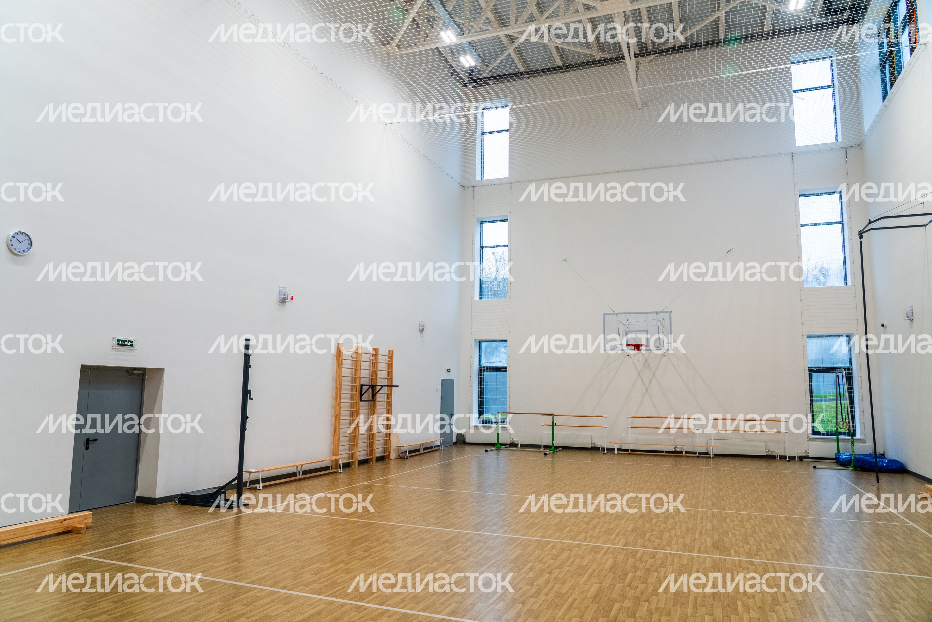 Спортзал в новом корпусе «Интеллектуал» школы «КвантУм» им. Героя СССР В. Фабричнова в мкр. Восточный Звенигорода Спортзал в новом корпусе «Интеллектуал» школы «КвантУм» им. Героя СССР В. Фабричнова в мкр. Восточный Звенигорода