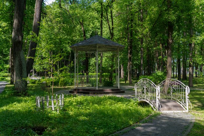 Центральный парк имени В.В. Воровского весной в Наро-Фоминске