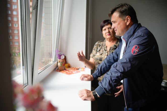Андрей Воробьев поздравил с новосельем жителей нового МКД в Лыткарино