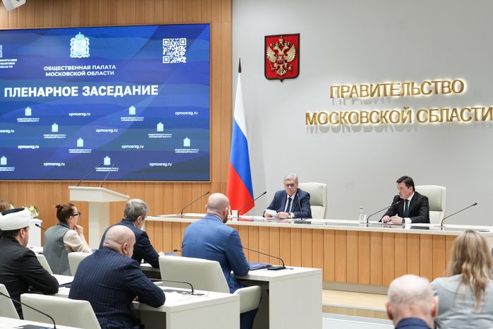 Андрей Воробьев поблагодарил общественников за работу и вручил им областные награды