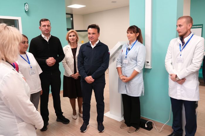 Андрей Воробьев проверил работу комплексной поликлиники в пгт Свердловский г.о. Лосино-Петровский