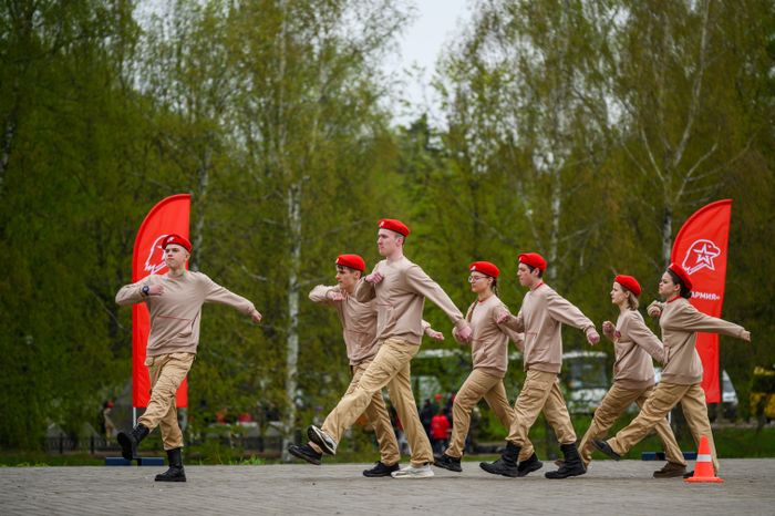 Военно-патриотическая игра «Юнармия, вперед!», посвященная Дню Победы, в Горках Ленинских