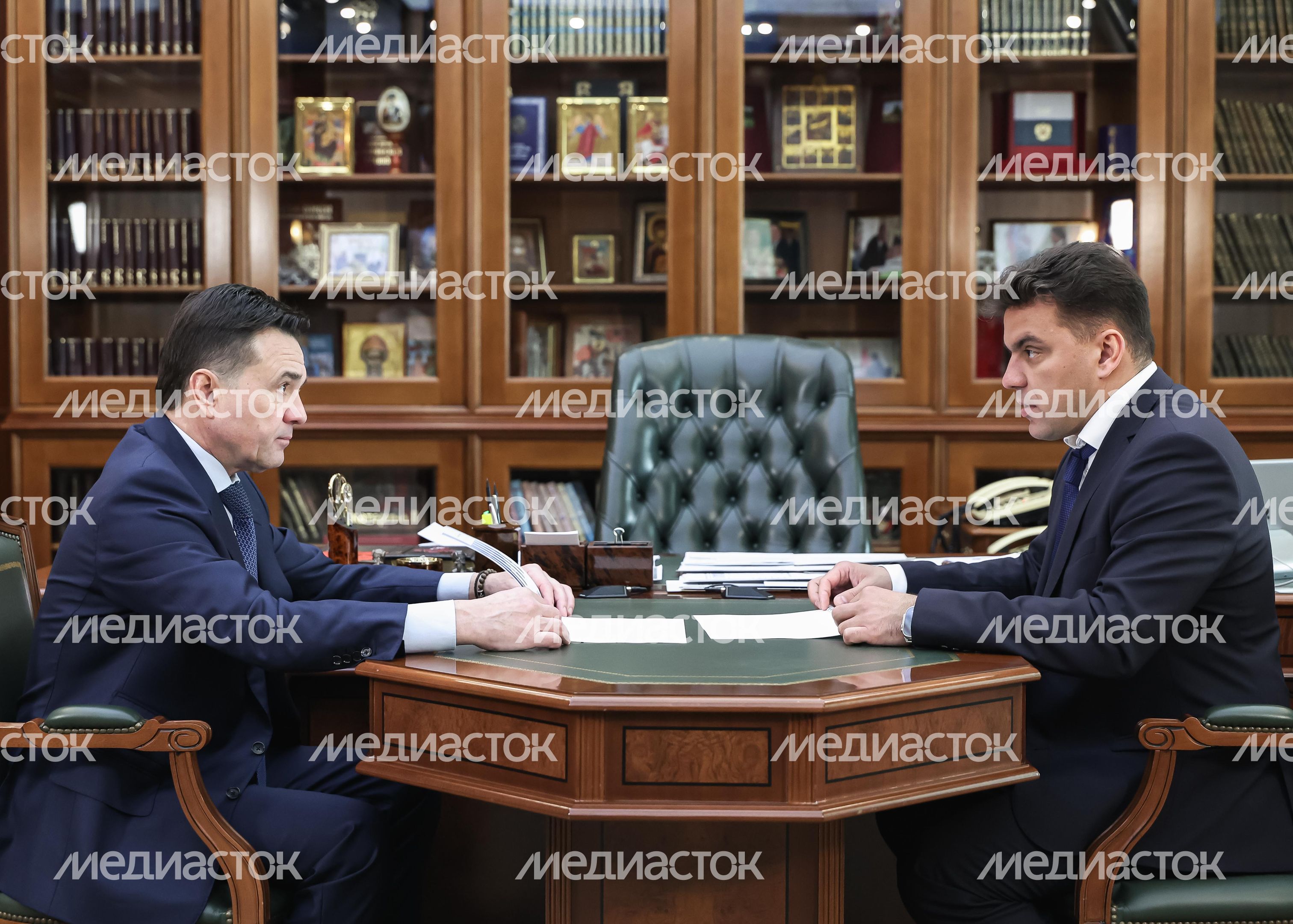 Андрей Воробьев провел рабочую встречу с главой Можайского округа Андрей Воробьев провел рабочую встречу с главой Можайского округа
