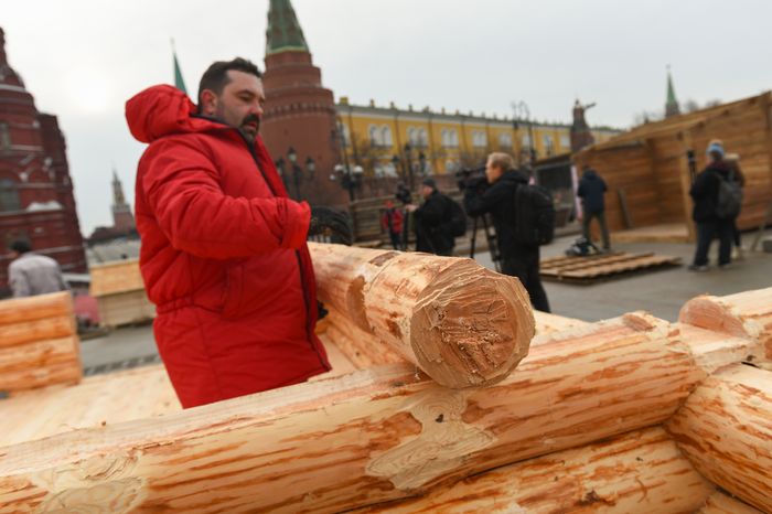 Монтаж инсталляций для фестиваля «Московская Масленица» на Манежной площади