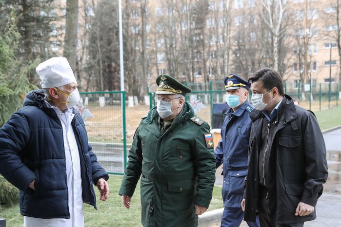 Проверка Андреем Воробьевым готовности к открытию многофункционального военного медицинского центра в Одинцове