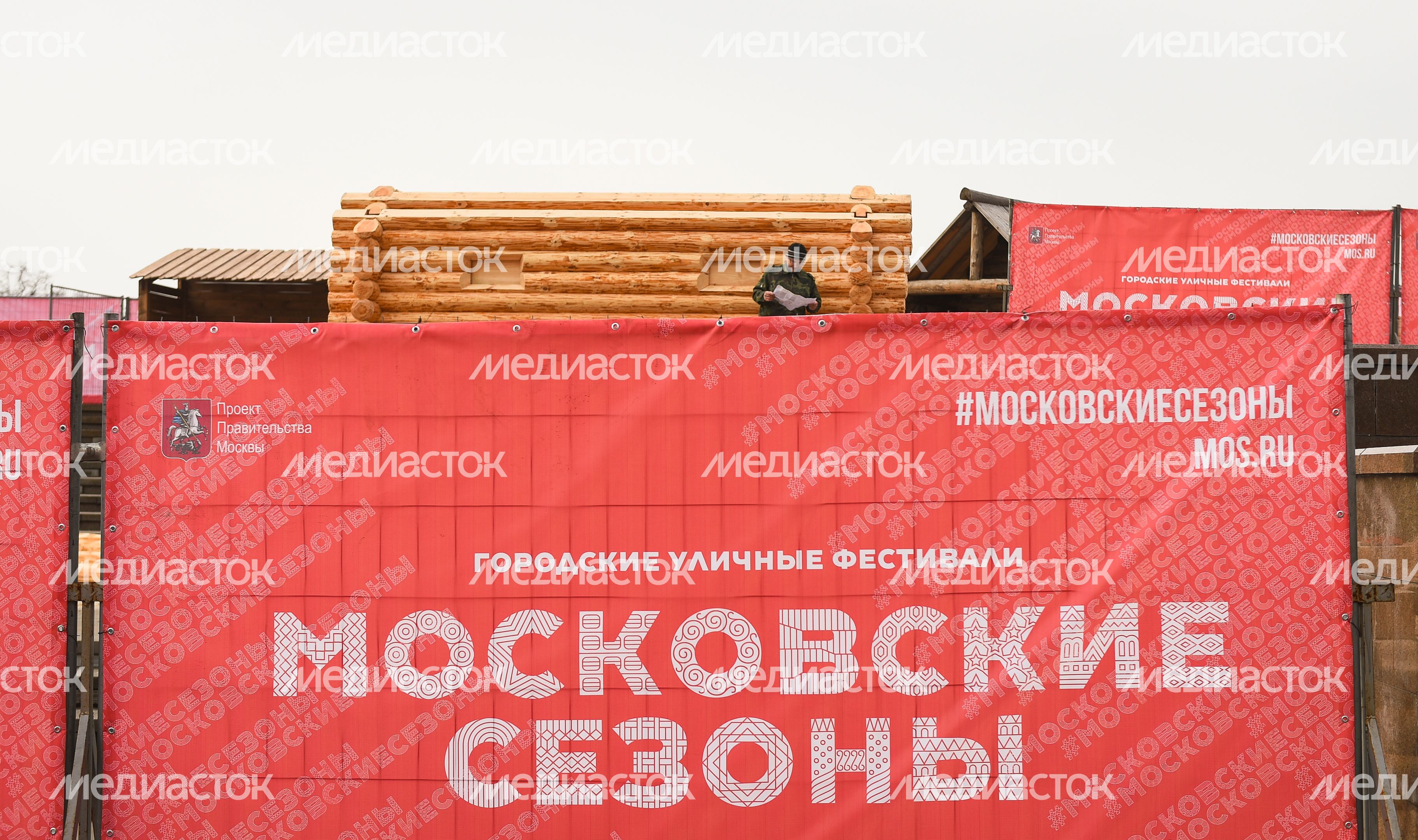 Монтаж инсталляций для фестиваля «Московская Масленица» на Манежной площади Монтаж инсталляций для фестиваля «Московская Масленица» на Манежной площади