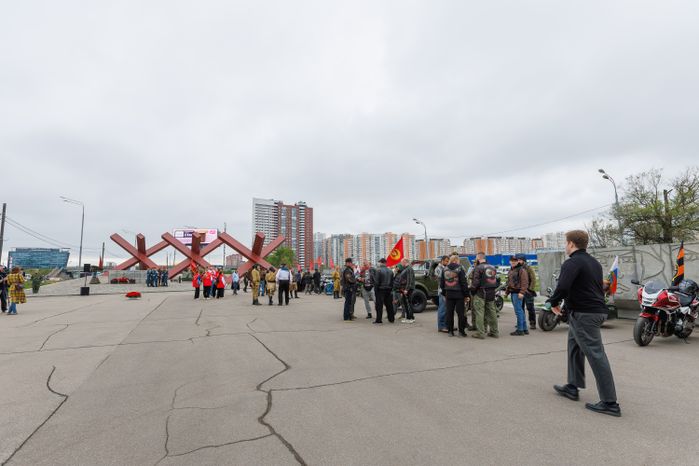 Мотопробег и торжественное возложение цветов к монументу «Противотанковые ежи» в День Победы в Химках