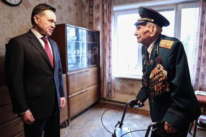 Губернатор присвоил знание Почетного гражданина ветерану Великой Отечественной войны Александру Золотову
