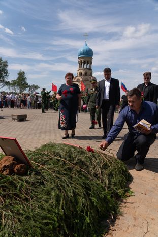 Перезахоронение солдат ВОВ в деревне Ельня