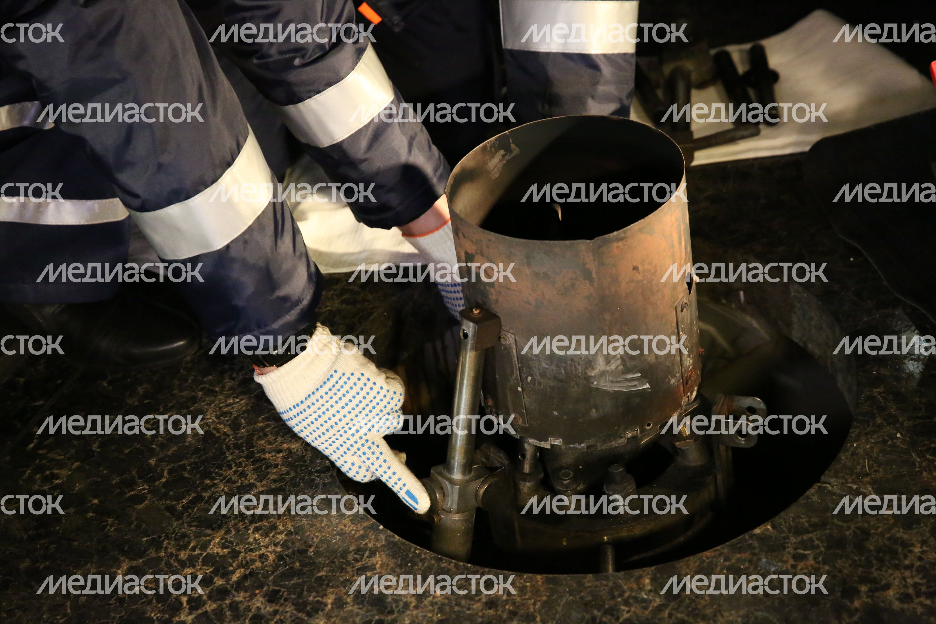 Профилактика горелки Вечного огня в Александровском саду