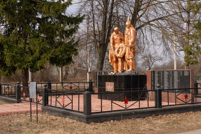 Братская могила советских воинов 1941-1942 гг. в деревне Шишково Волоколамского округа