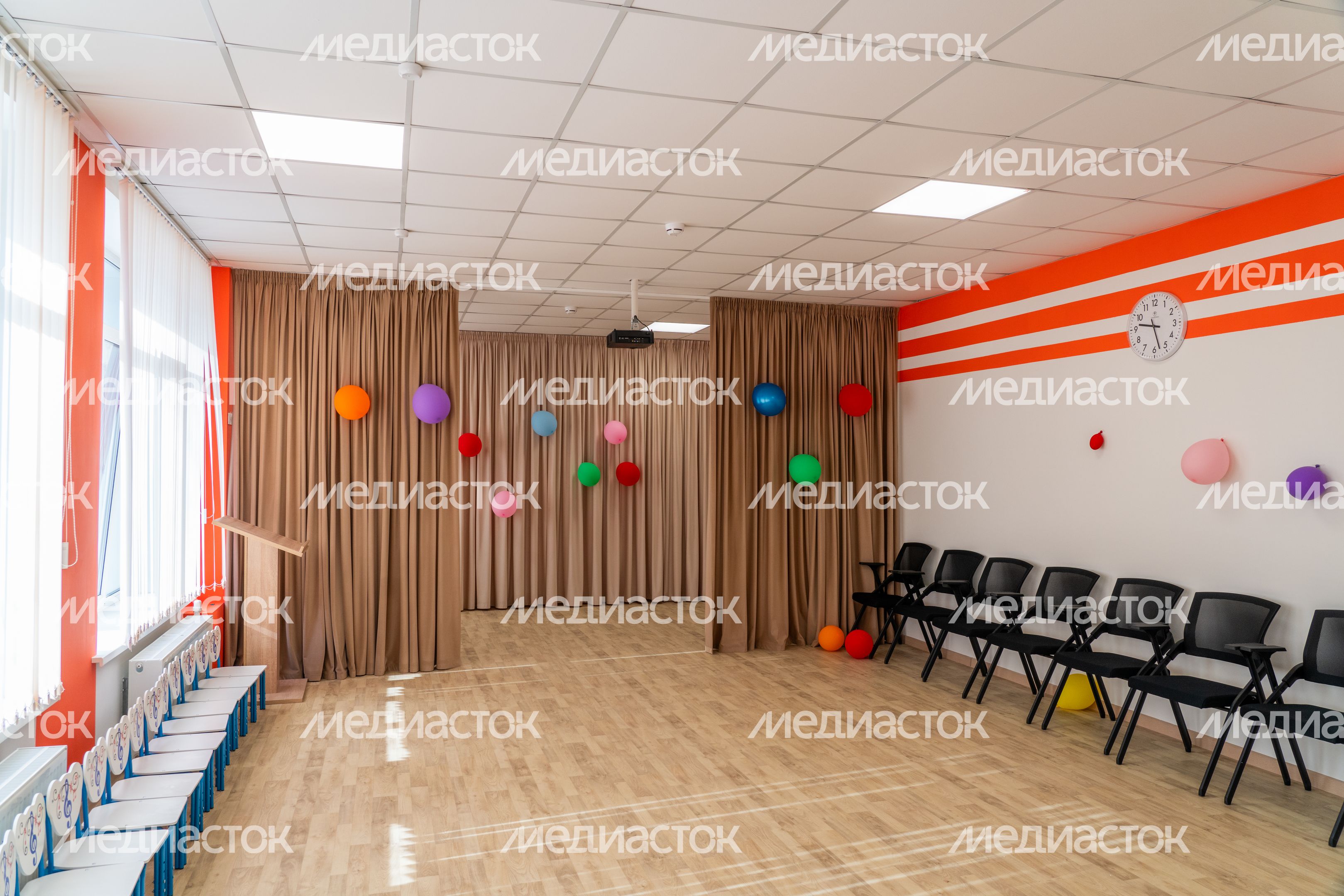 Музыкальный зал в детском саду №44 поселка Радумля округа Солнечногорск после капитального ремонта Музыкальный зал в детском саду №44 поселка Радумля округа Солнечногорск после капитального ремонта