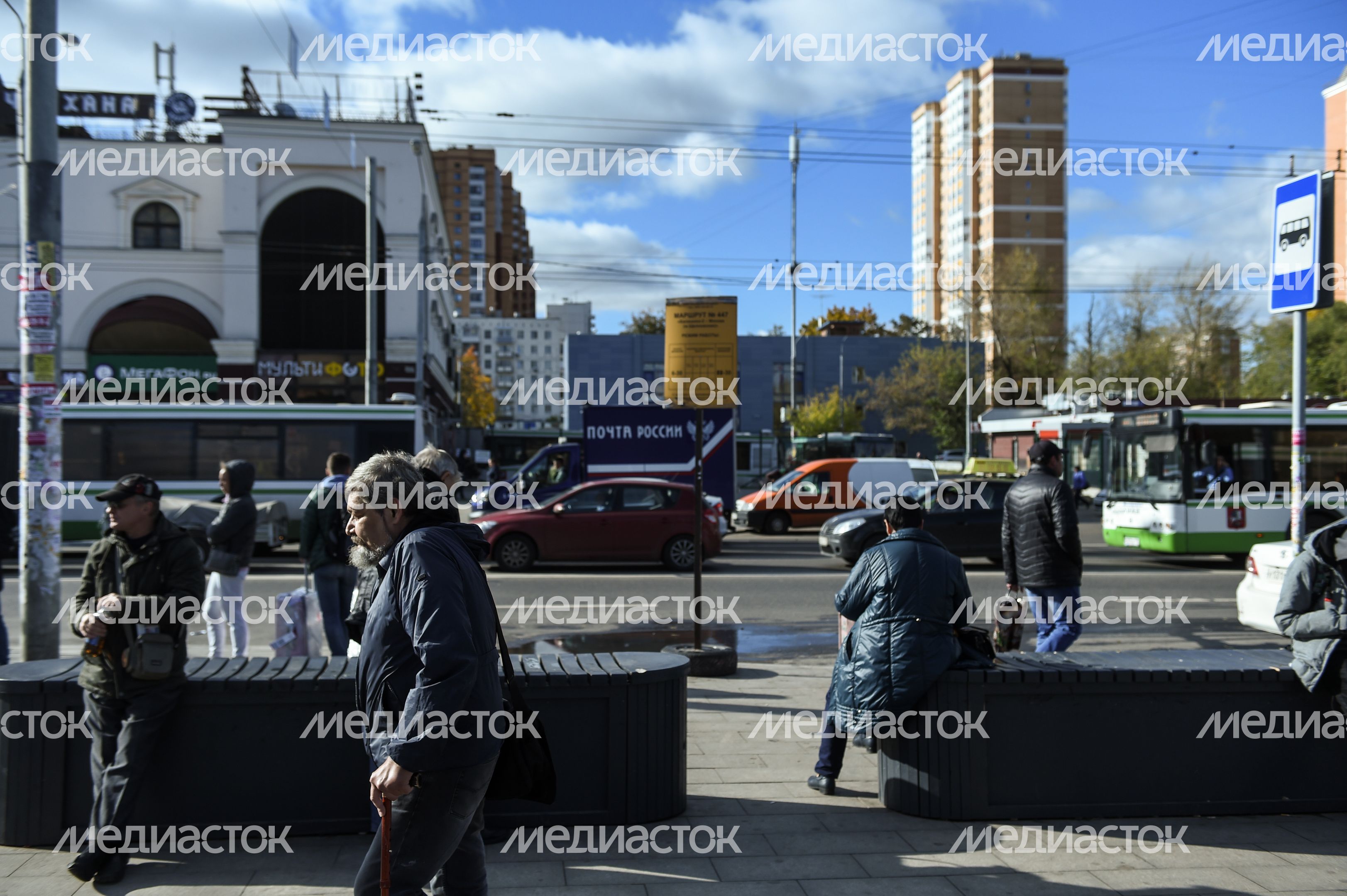 Пенсионеры на улицах Москвы