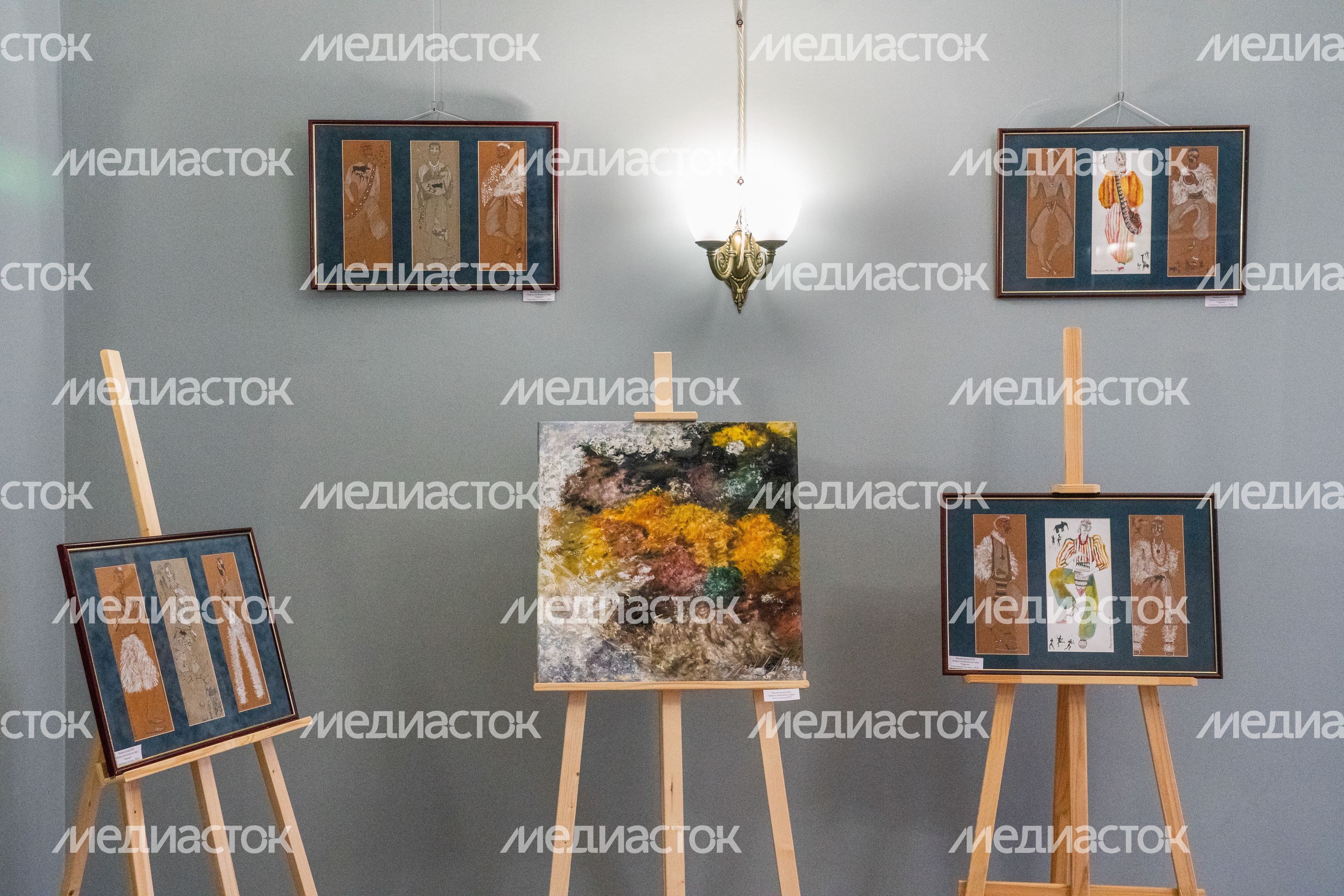Выставка Н. Вахмистровой «Модный эскиз. Линия и цвет» в Усадьбе Знаменское-Губайлово Выставка Н. Вахмистровой «Модный эскиз. Линия и цвет» в Усадьбе Знаменское-Губайлово