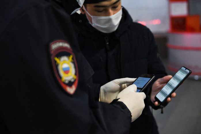 Проверка электронных пропусков в московском метро