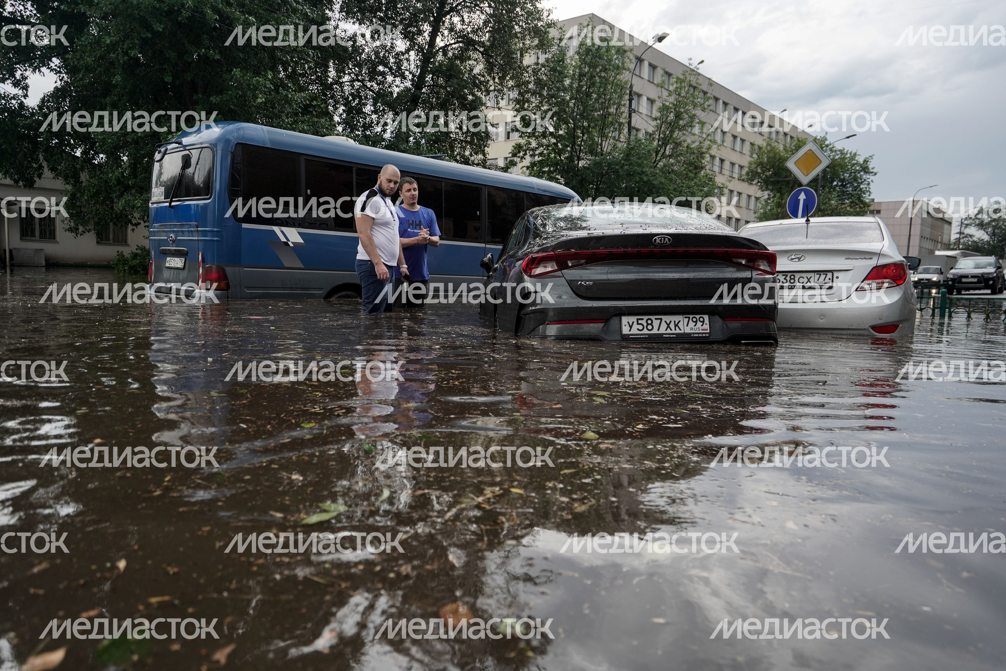 Последствия ливня в Москве Последствия ливня в Москве