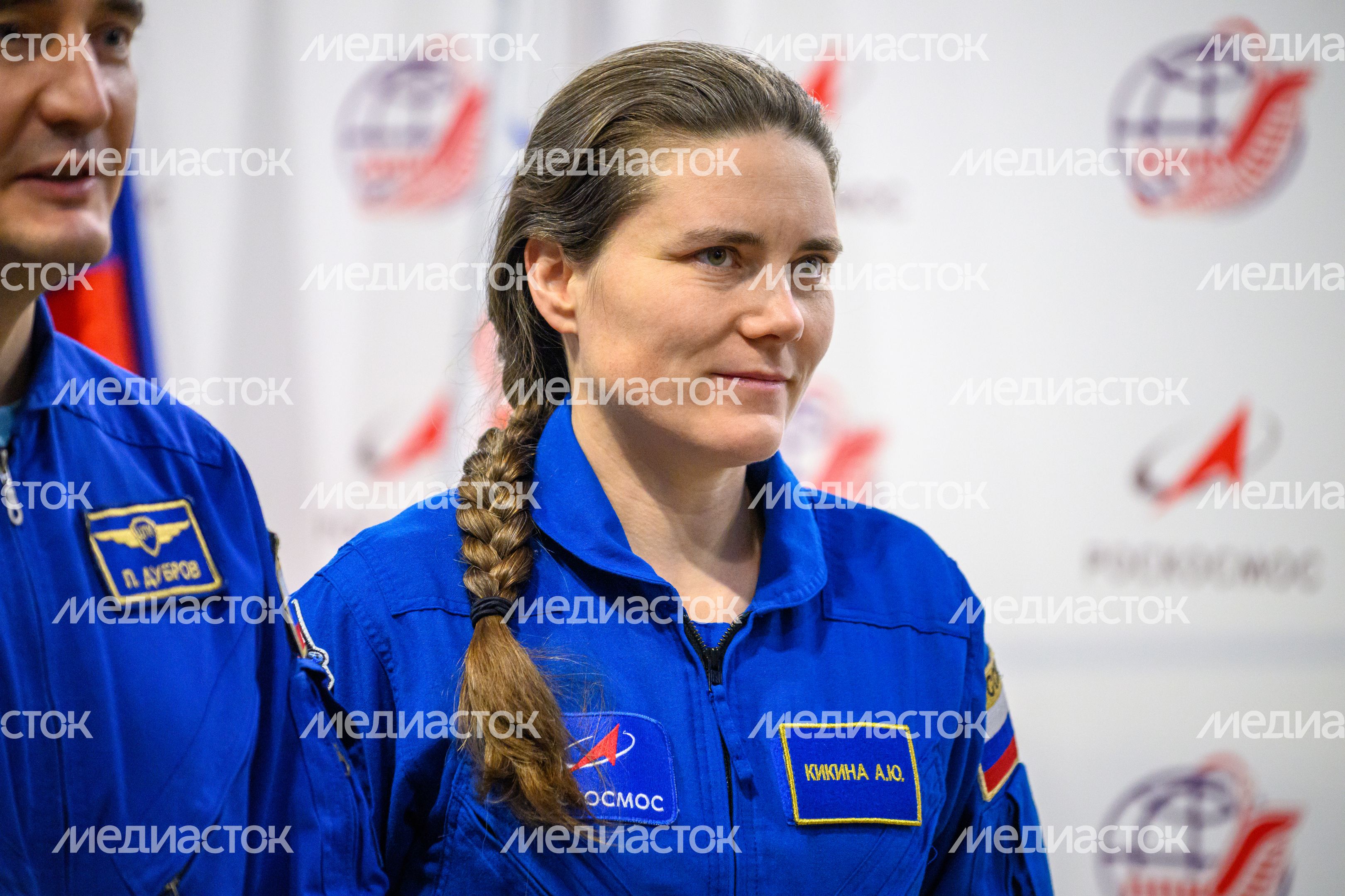 Космонавты дублирующего экипажа МКС-74 Петр Дубров и Анна Кикина в Звездном городке