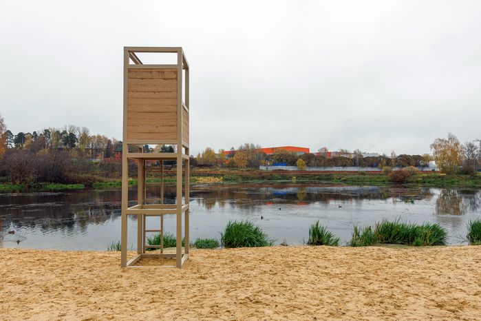 Пляж в городском парке культуры и отдыха г. Ивантеевка осенью