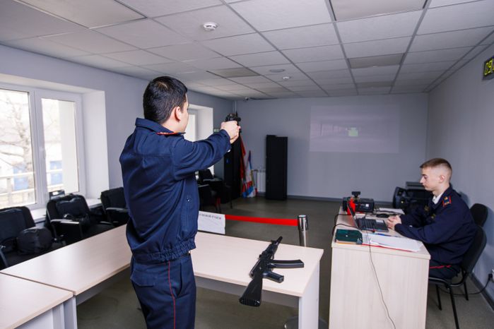 Практические занятия по стрельбе студентов в Волоколамском филиале Красногорского колледжа