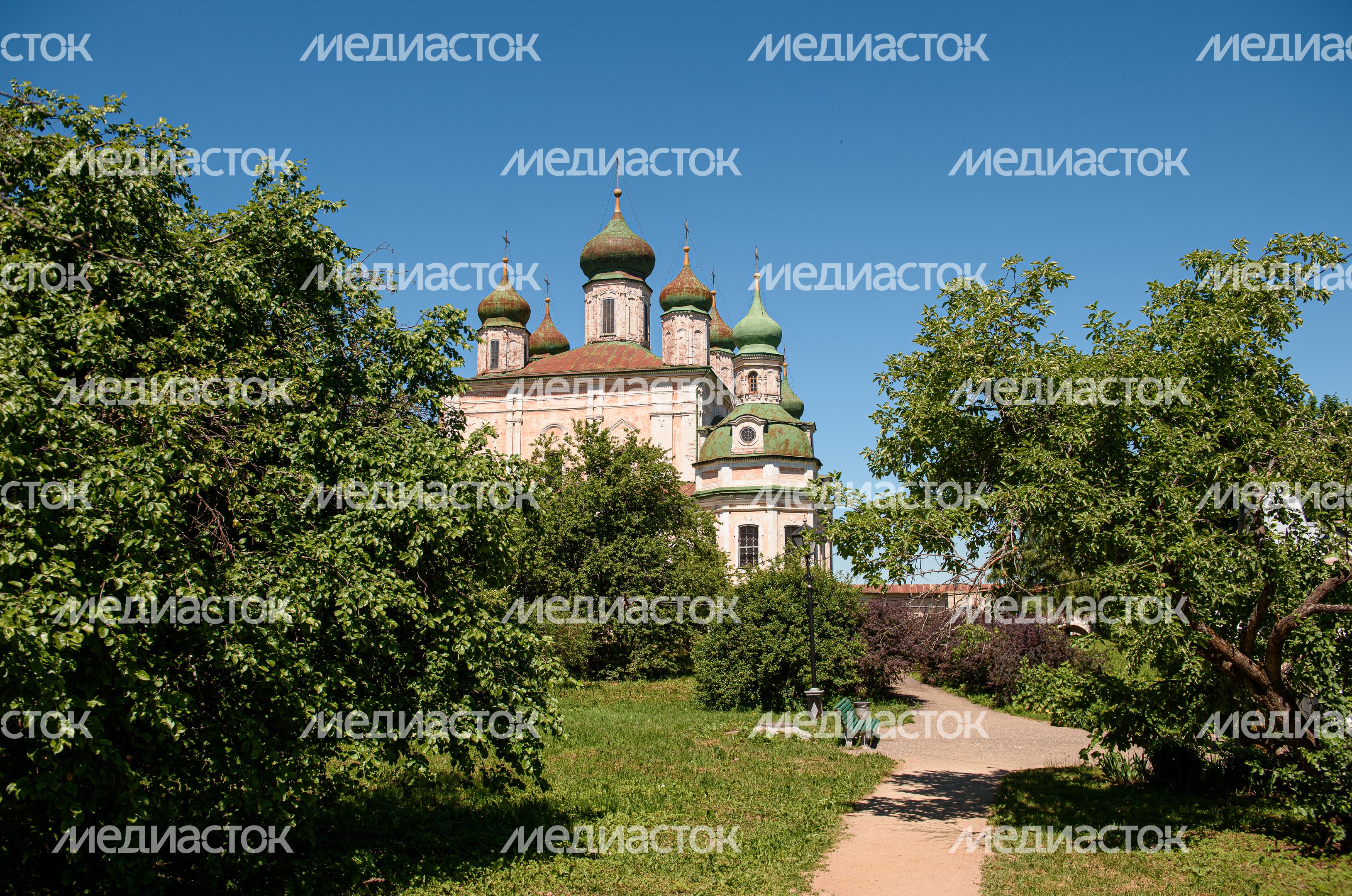 Летние виды Горицкого Успенского монастыря
