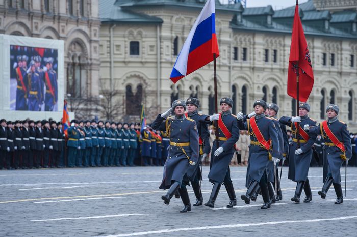 Торжественный марш в честь парада 1941 года на Красной площади в Москве