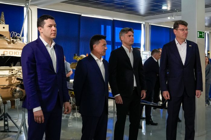 Денис Кравченко вручил награды лучшим сотрудникам НПО им. С.А. Лавочкина