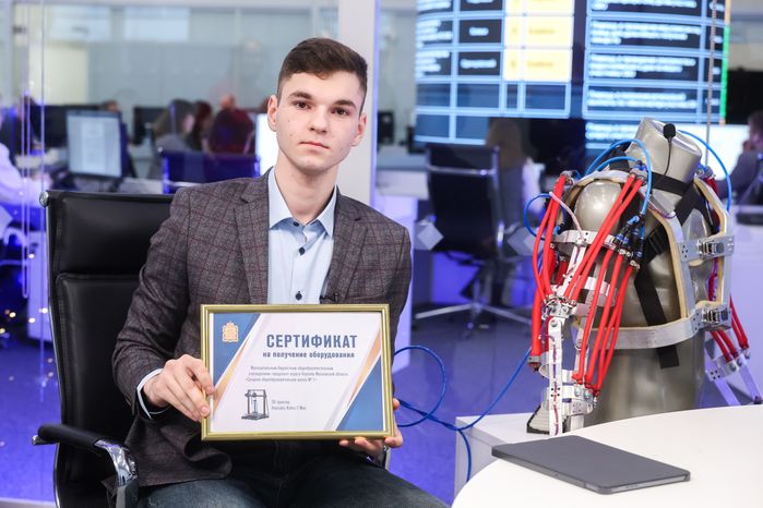 Андрей Воробьев ознакомился с разработкой школьника из Королева Романа Екимиани