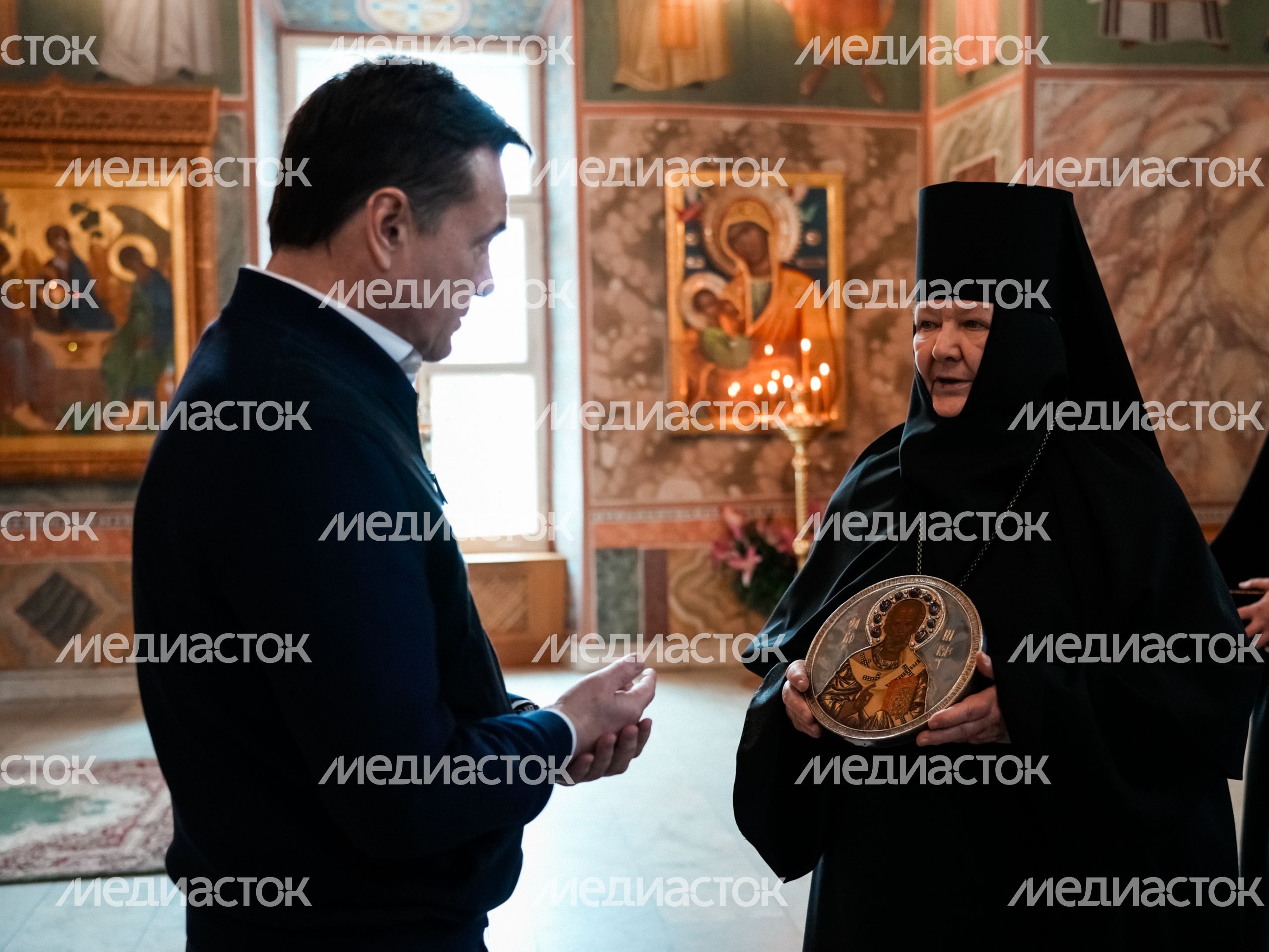 Андрей Воробьев навестил воспитанниц детского приюта-пансиона при Покровском Хотьковском женском монастыре Андрей Воробьев навестил воспитанниц детского приюта-пансиона при Покровском Хотьковском женском монастыре