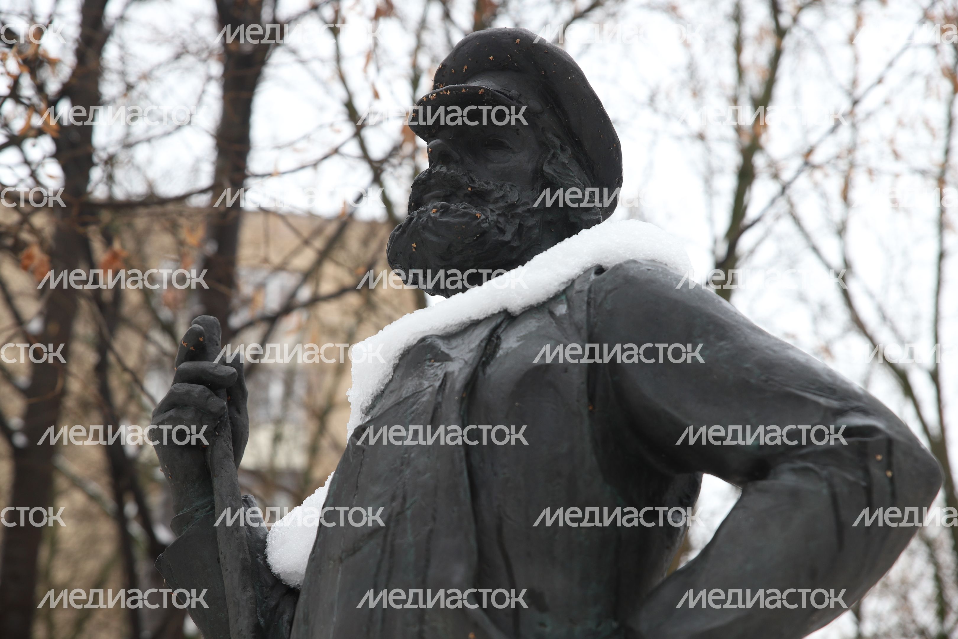 Памятник Дворнику