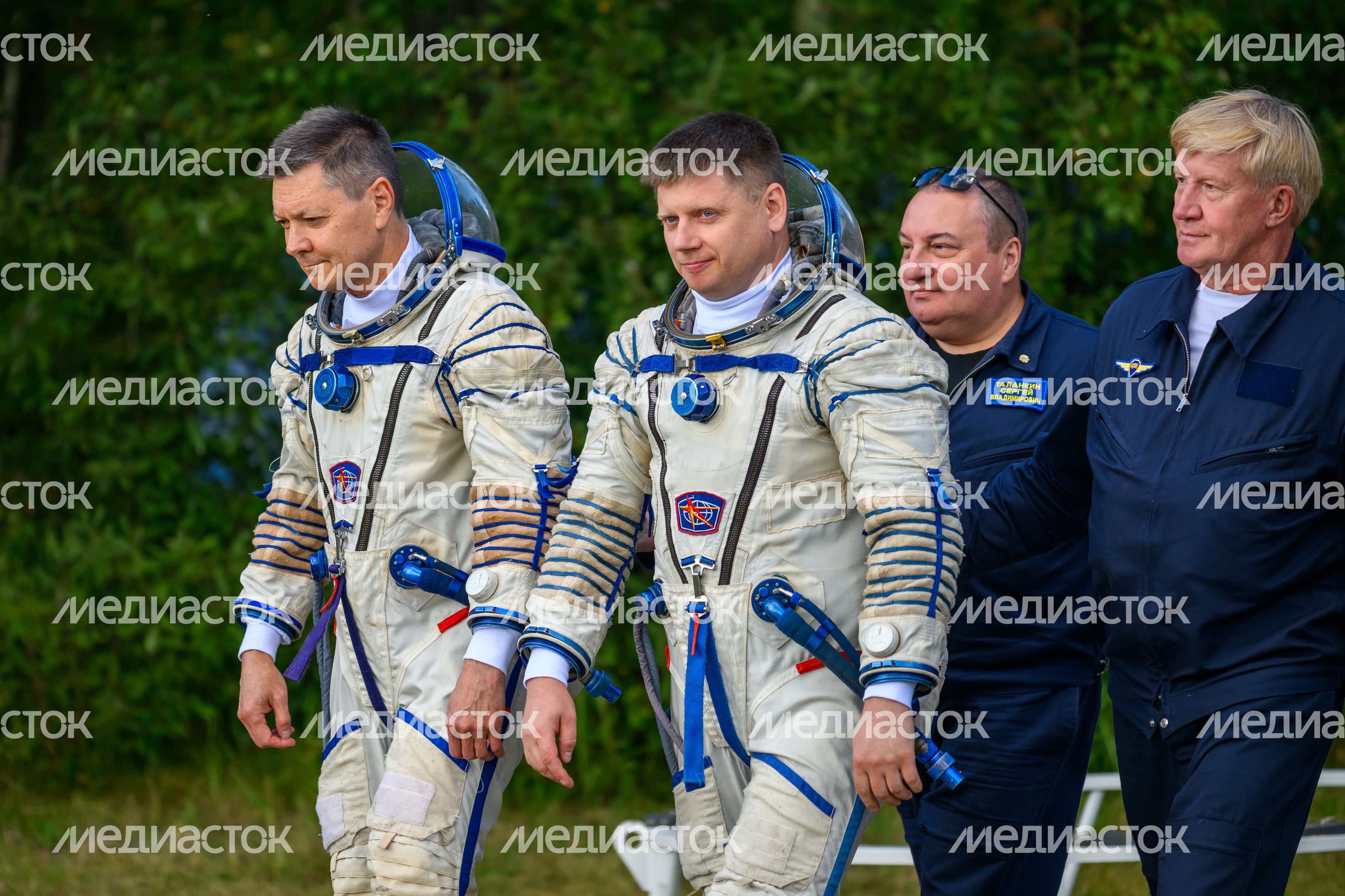 Космонавты Роскосмоса Олег Кононенко и Александр Гребенкин на тренировке по действиям после посадки на воду Космонавты Роскосмоса Олег Кононенко и Александр Гребенкин на тренировке по действиям после посадки на воду