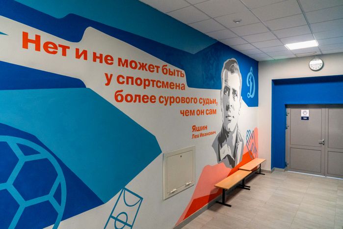 Роспись стен в коридоре Радумльского лицея-интерната в округе Солнечногорск после капитального ремонта