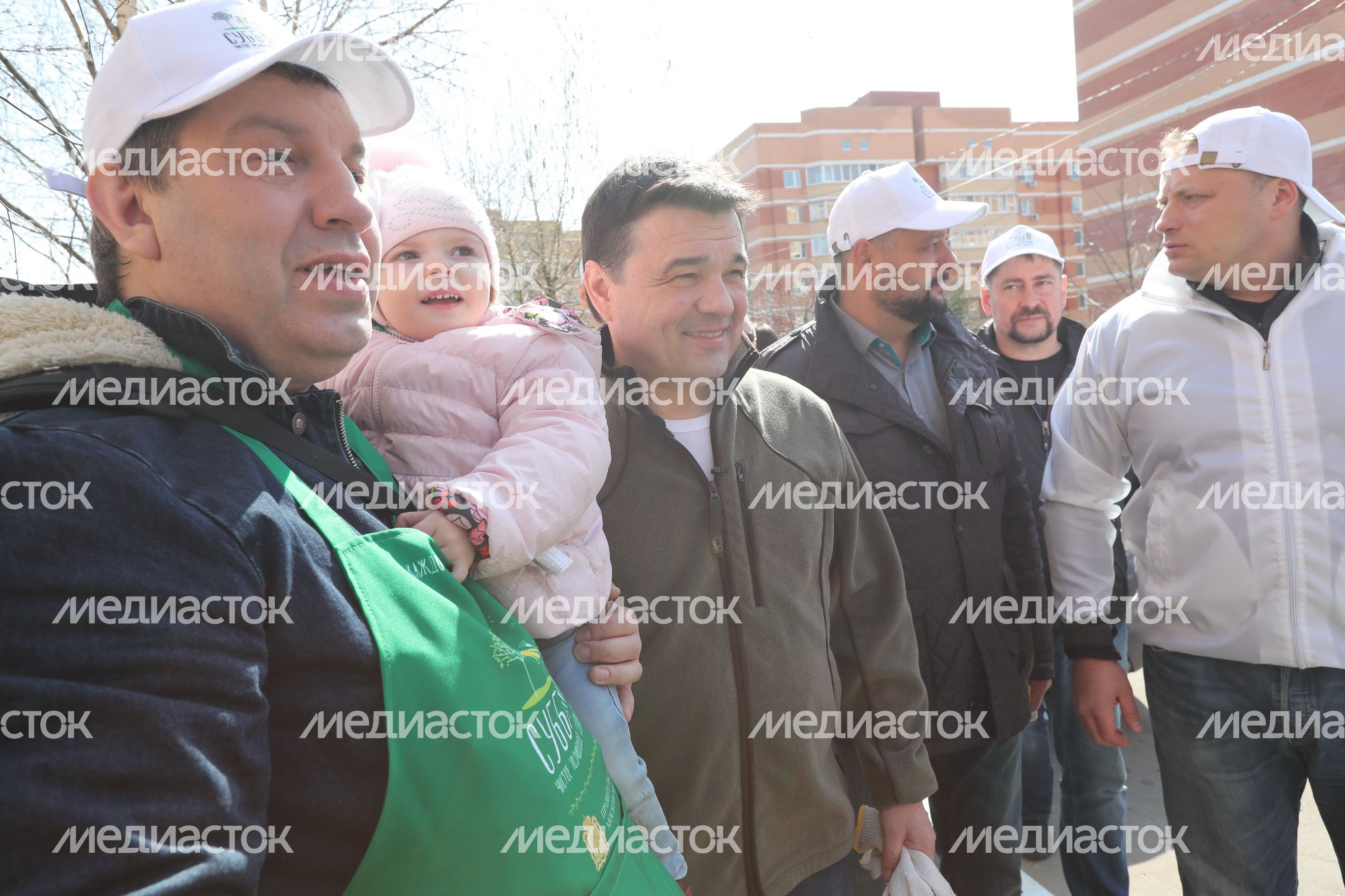 Воробьев принял участие в субботнике в Красногорске