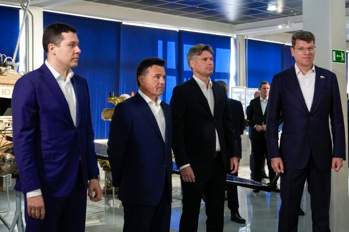 Денис Кравченко вручил награды лучшим сотрудникам НПО им. С.А. Лавочкина