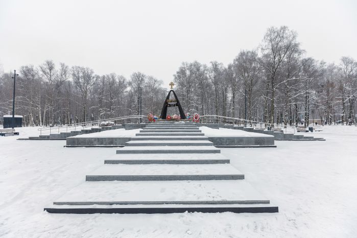 Звонница – памятник воинам Лобни, погибшим в Великой Отечественной войне, в парке культуры и отдыха города Лобня