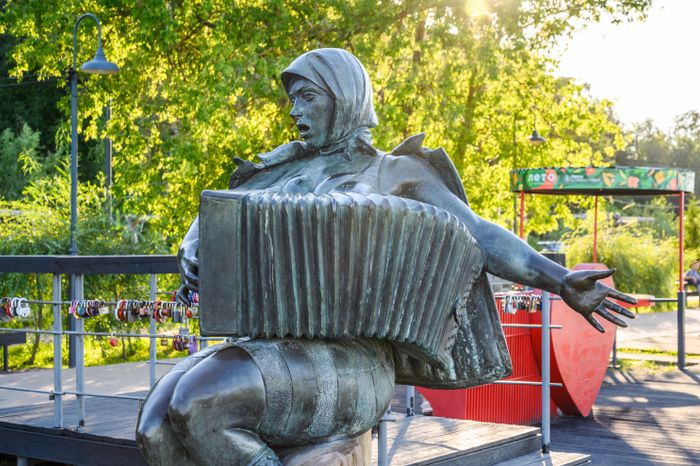 Городской пляж Солнечногорска на берегу озера Сенеж