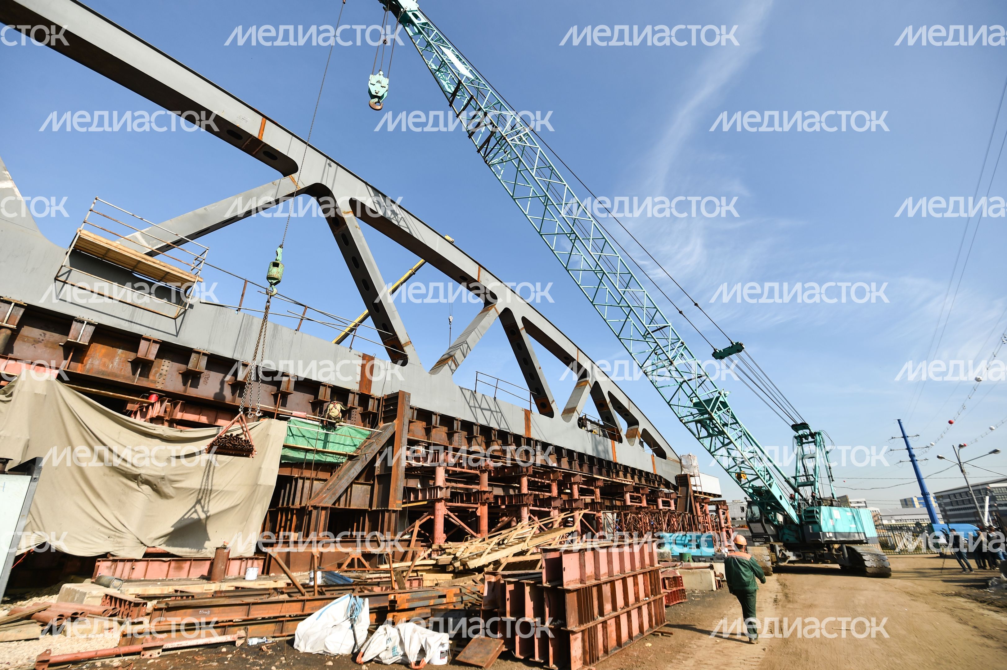 Надвижка арочного пролета на развязке Ленинградского шоссе в Химках