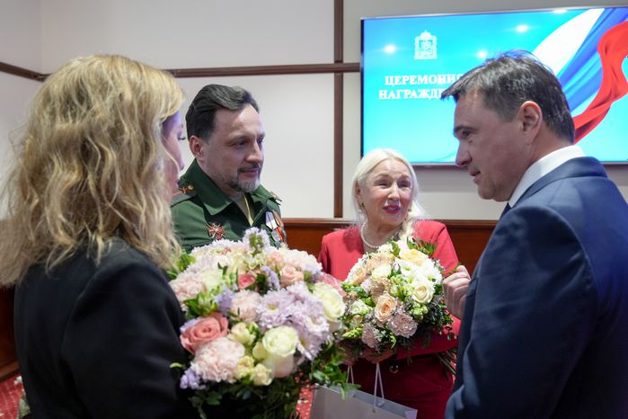 Андрей Воробьев вручил государственные награды добровольцам БАРСа