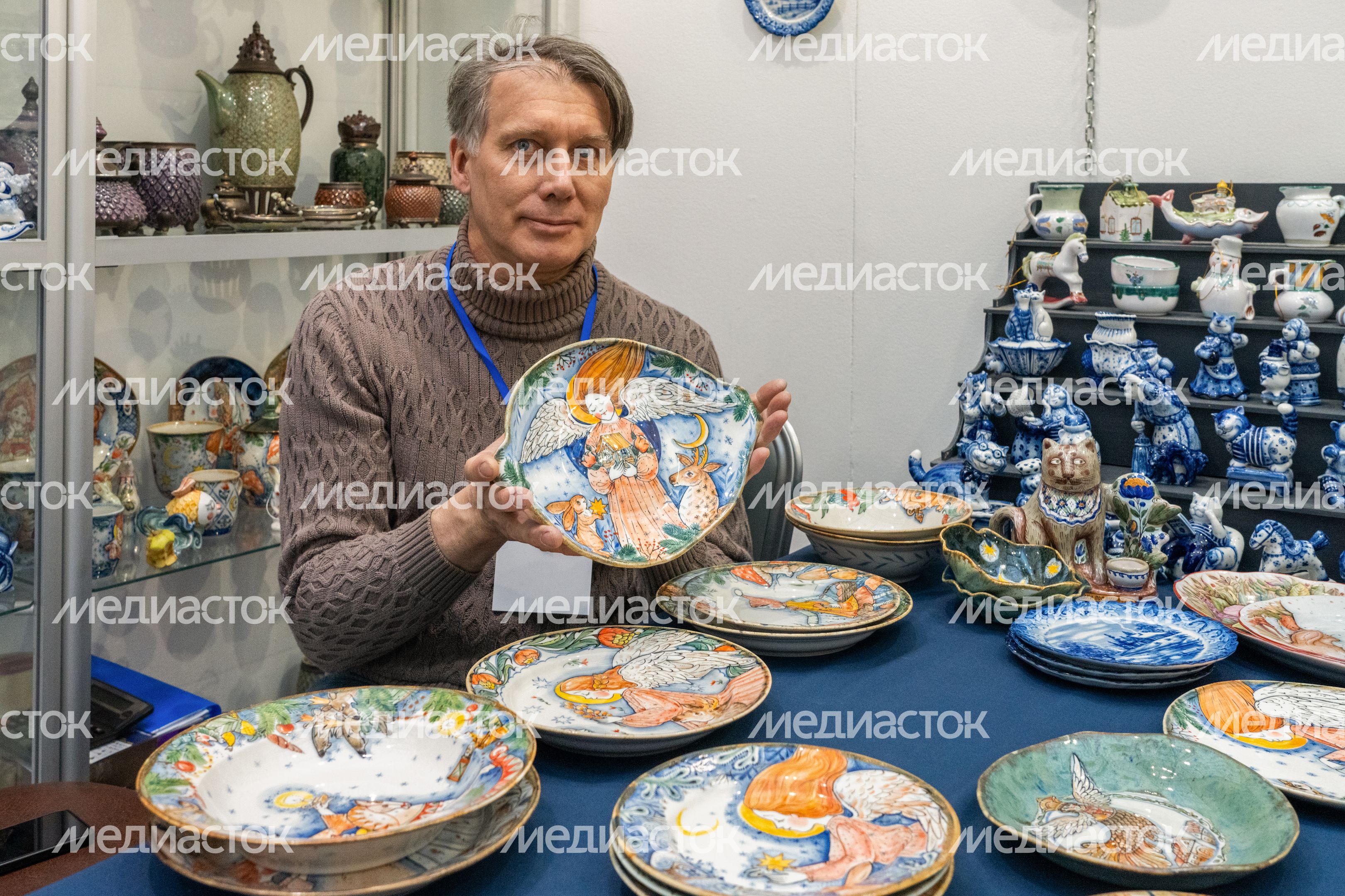 Художественные изделия из Гжели на выставке «Уникальная Россия» Художественные изделия из Гжели на выставке «Уникальная Россия»
