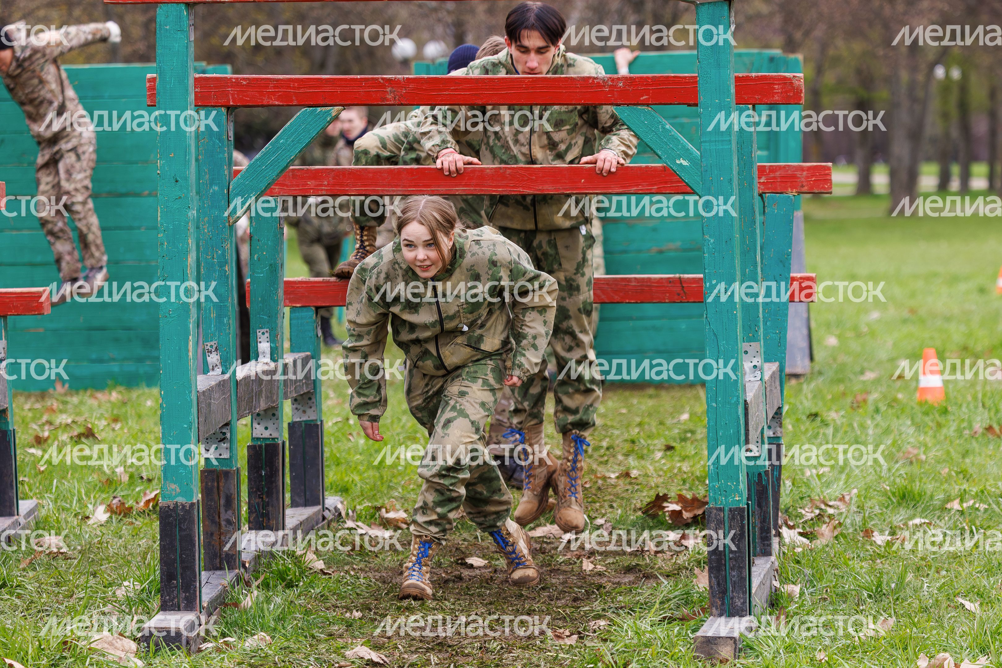 Военно-патриотическая игра «Юнармия, вперед!», посвященная Дню Победы, в Горках Ленинских Военно-патриотическая игра «Юнармия, вперед!», посвященная Дню Победы, в Горках Ленинских