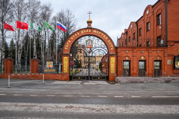 Храм во имя преподобного Серафима Саровского в рабочем поселке Софрино города Пушкино Сергиево-Посадского округа