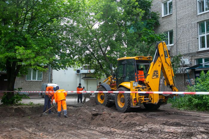 Всеволод Волосевич оценил выполнение работ по благоустройству дворовых территорий и «народных троп»
