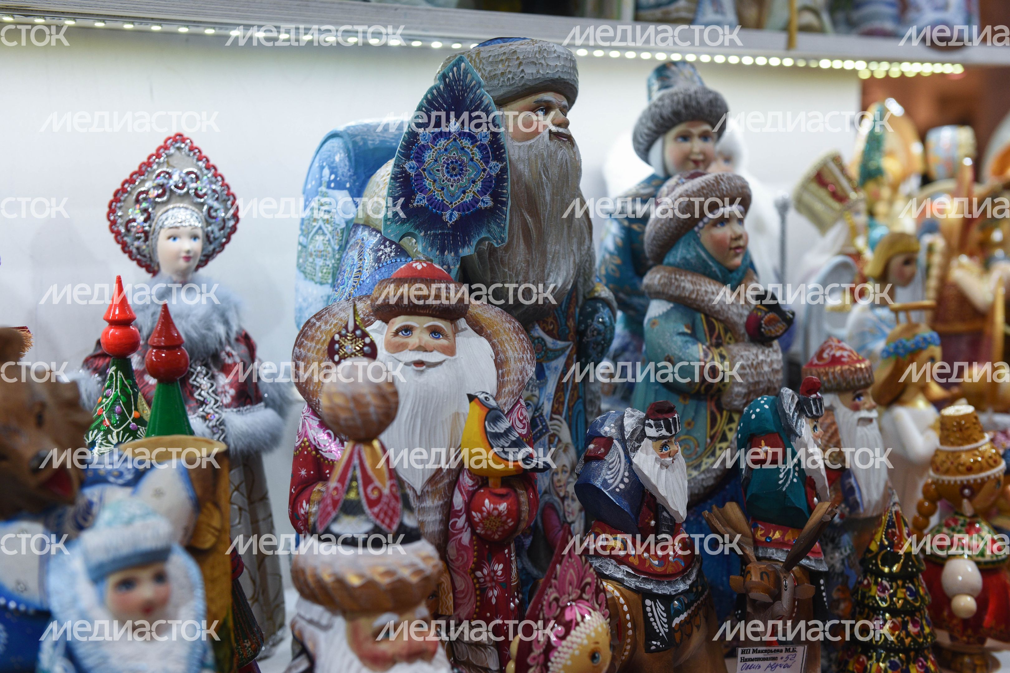 Самые яркие новогодние витрины Москвы
