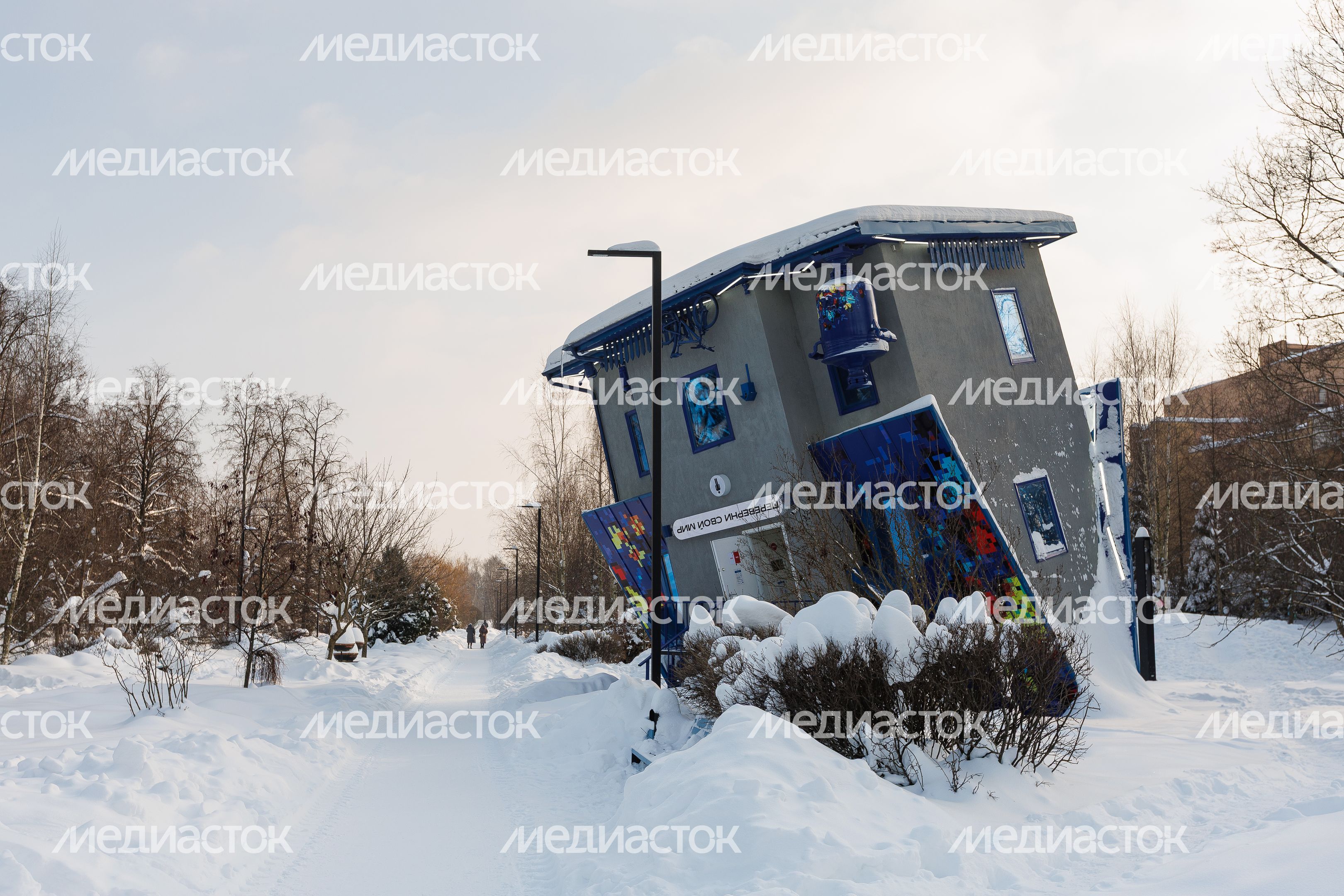 Дом вверх дном в Центральном парке культуры и отдыха «Парк Мира» в Мытищах Дом вверх дном в Центральном парке культуры и отдыха «Парк Мира» в Мытищах