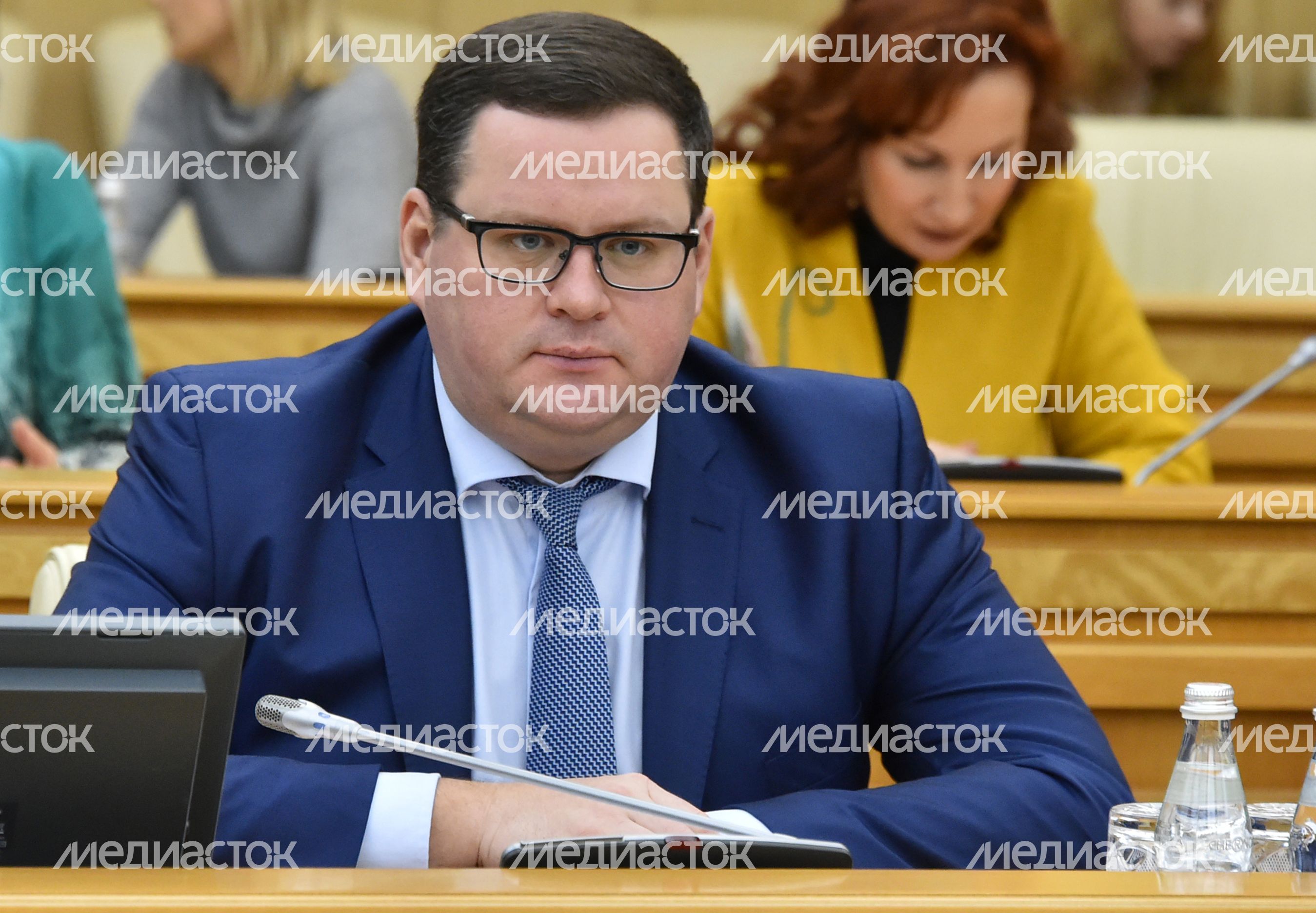 Губернатор Подмосковья провёл заседания правительства по вопросам ремонта и строительства дорог и ликвидации МУПов.