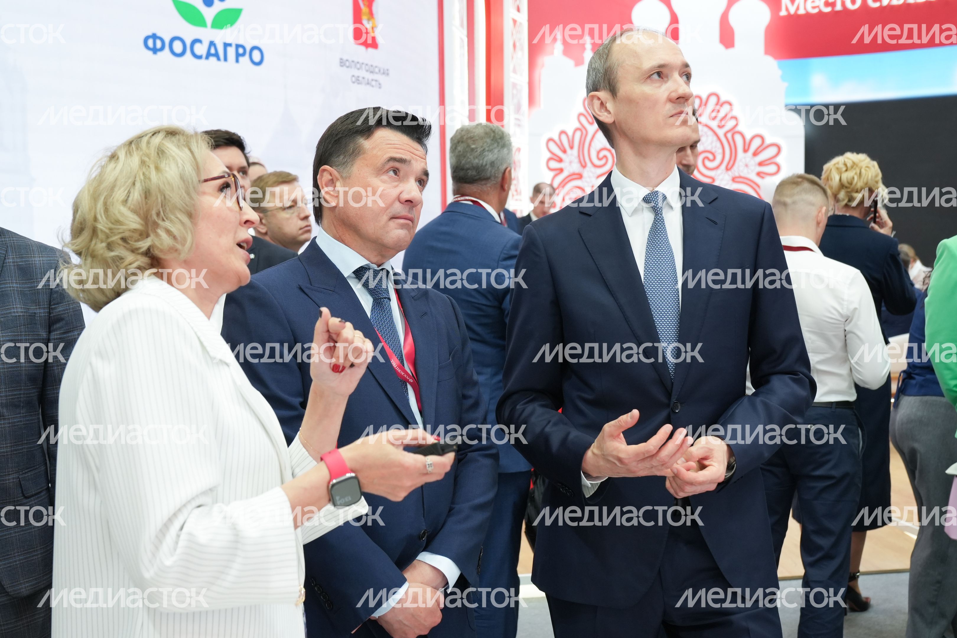 Дмитрий Григоренко посетил подмосковный стенд на ПМЭФ-2026 Дмитрий Григоренко посетил подмосковный стенд на ПМЭФ-2026