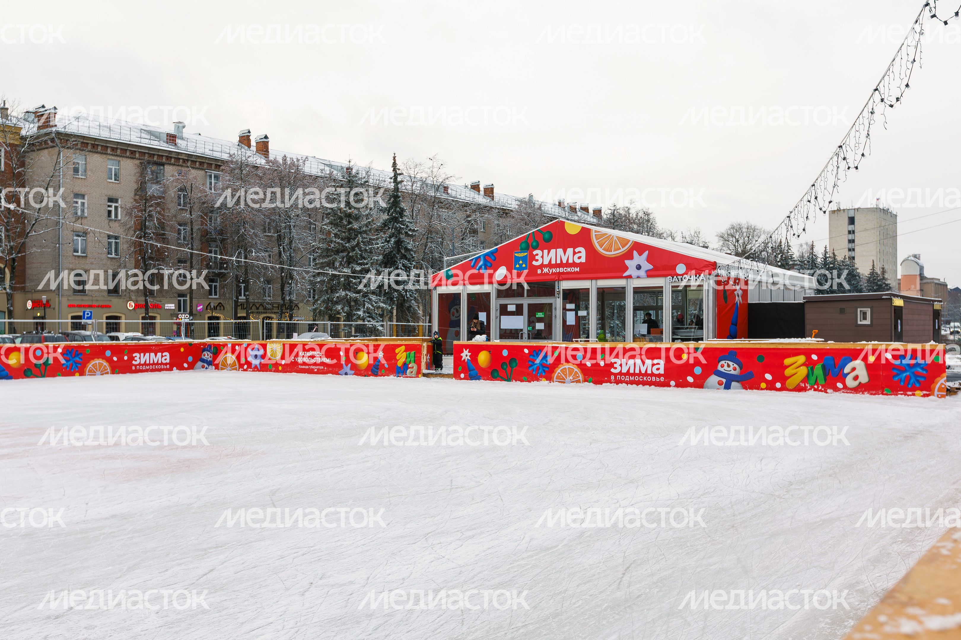 Каток на площади Ленина в Жуковском Каток на площади Ленина в Жуковском