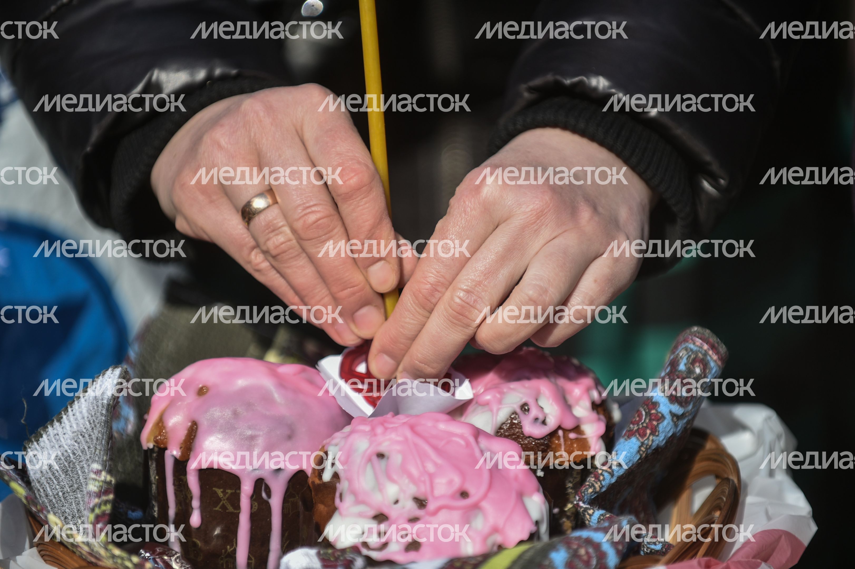 Пасхальное священие куличей и яиц